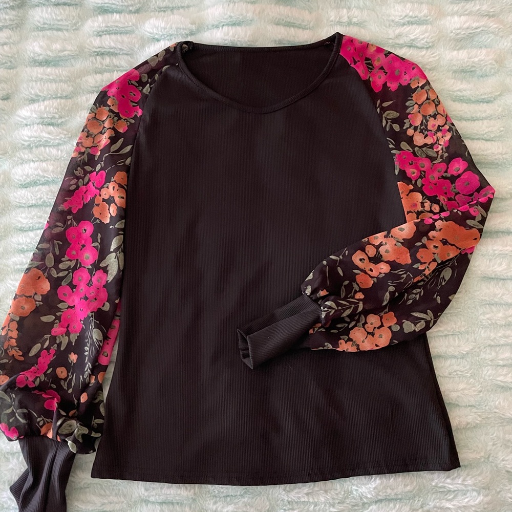 Lantern sleeve top small